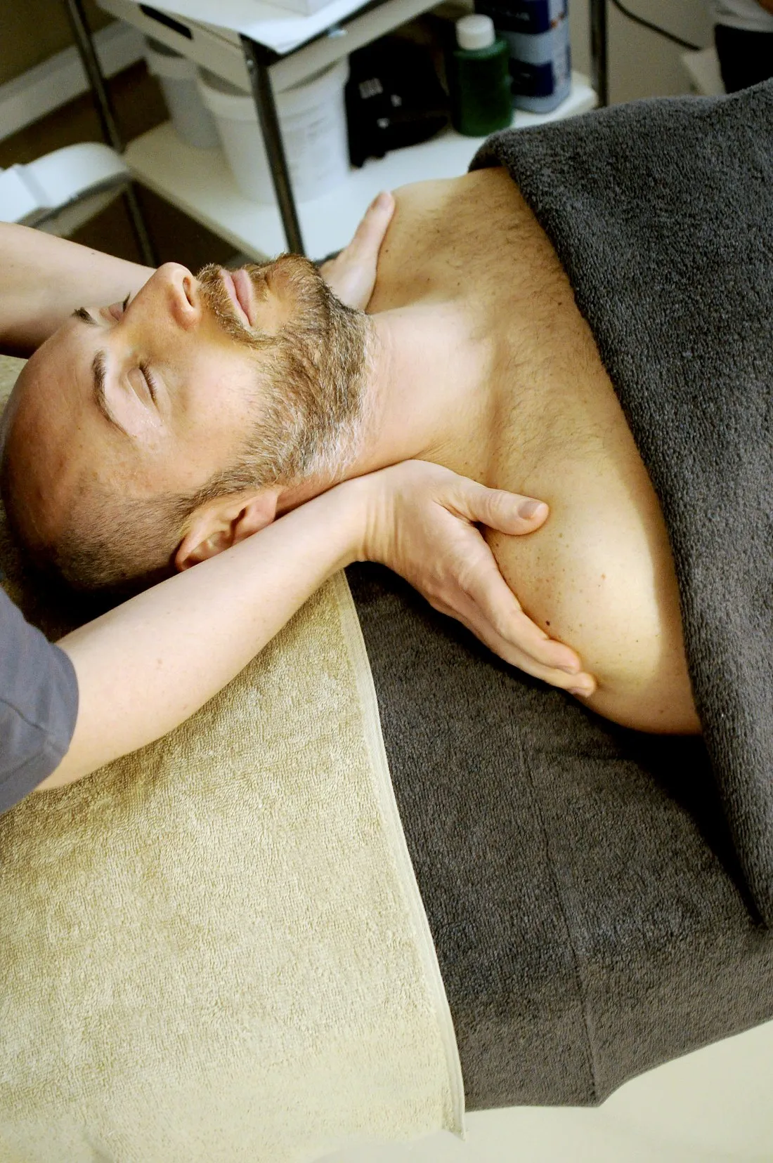 Massage in progress in a private cabin